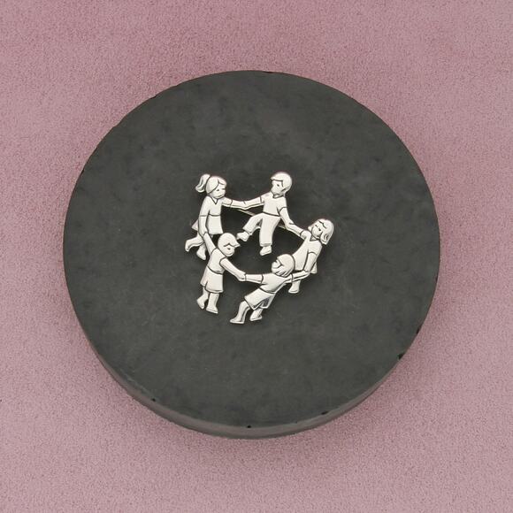 James Avery Jewelry - james avery sterling silver retired ring around the rosie brooch